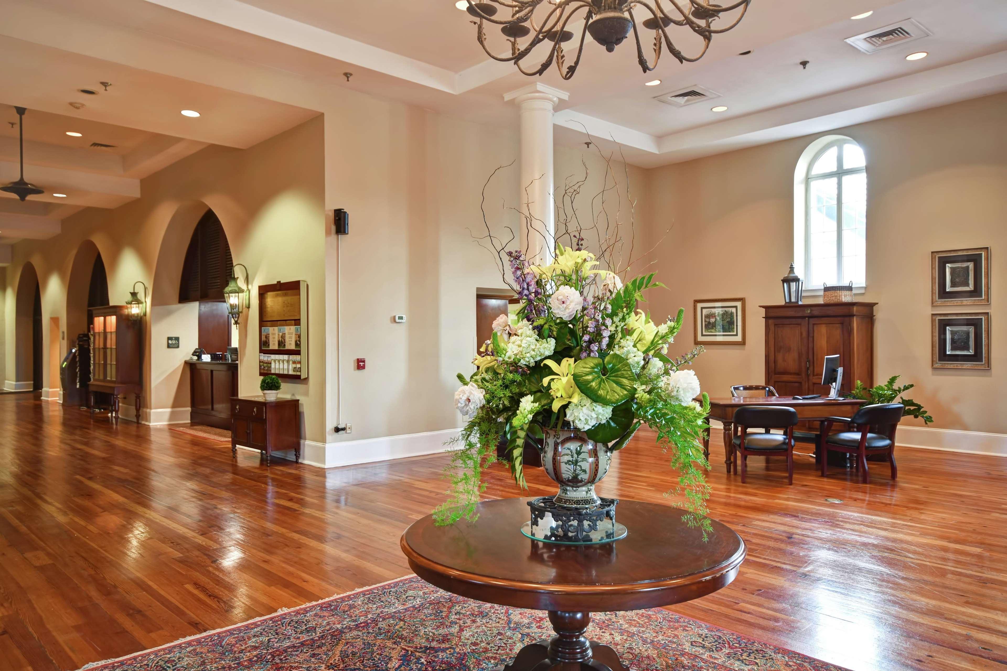 Embassy Suites Charleston - Historic District Экстерьер фото