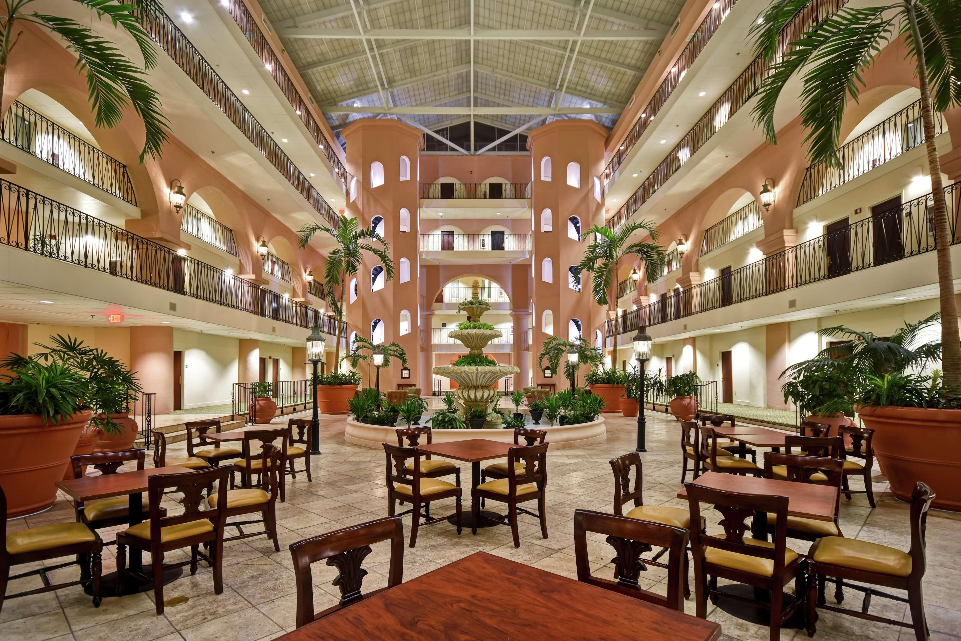 Embassy Suites Charleston - Historic District Экстерьер фото