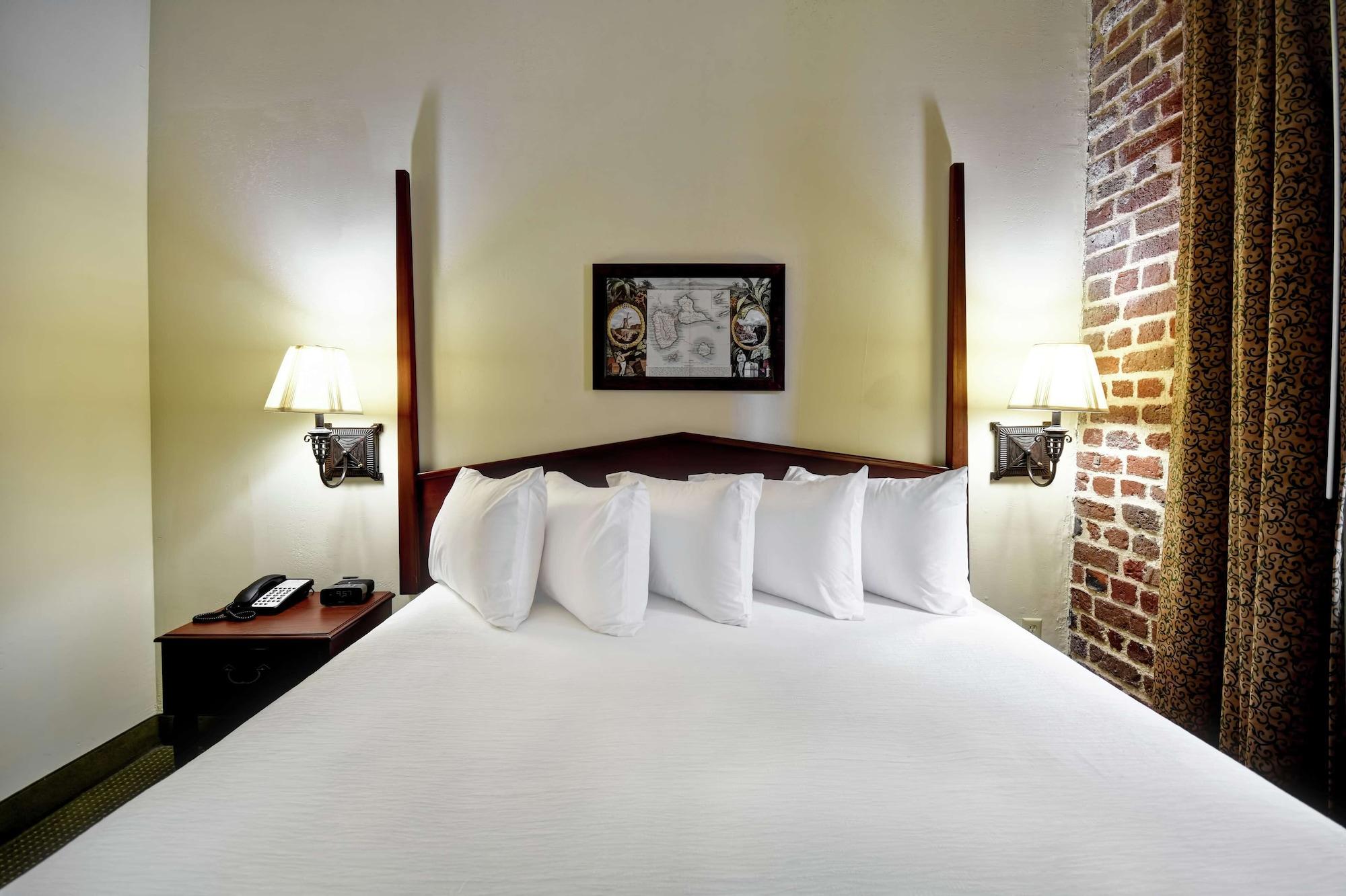 Embassy Suites Charleston - Historic District Экстерьер фото