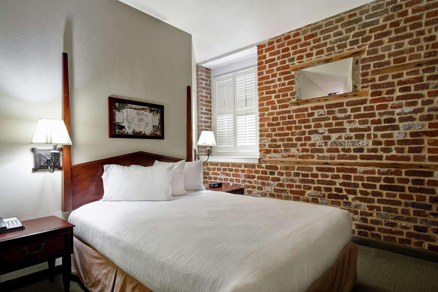 Embassy Suites Charleston - Historic District Экстерьер фото