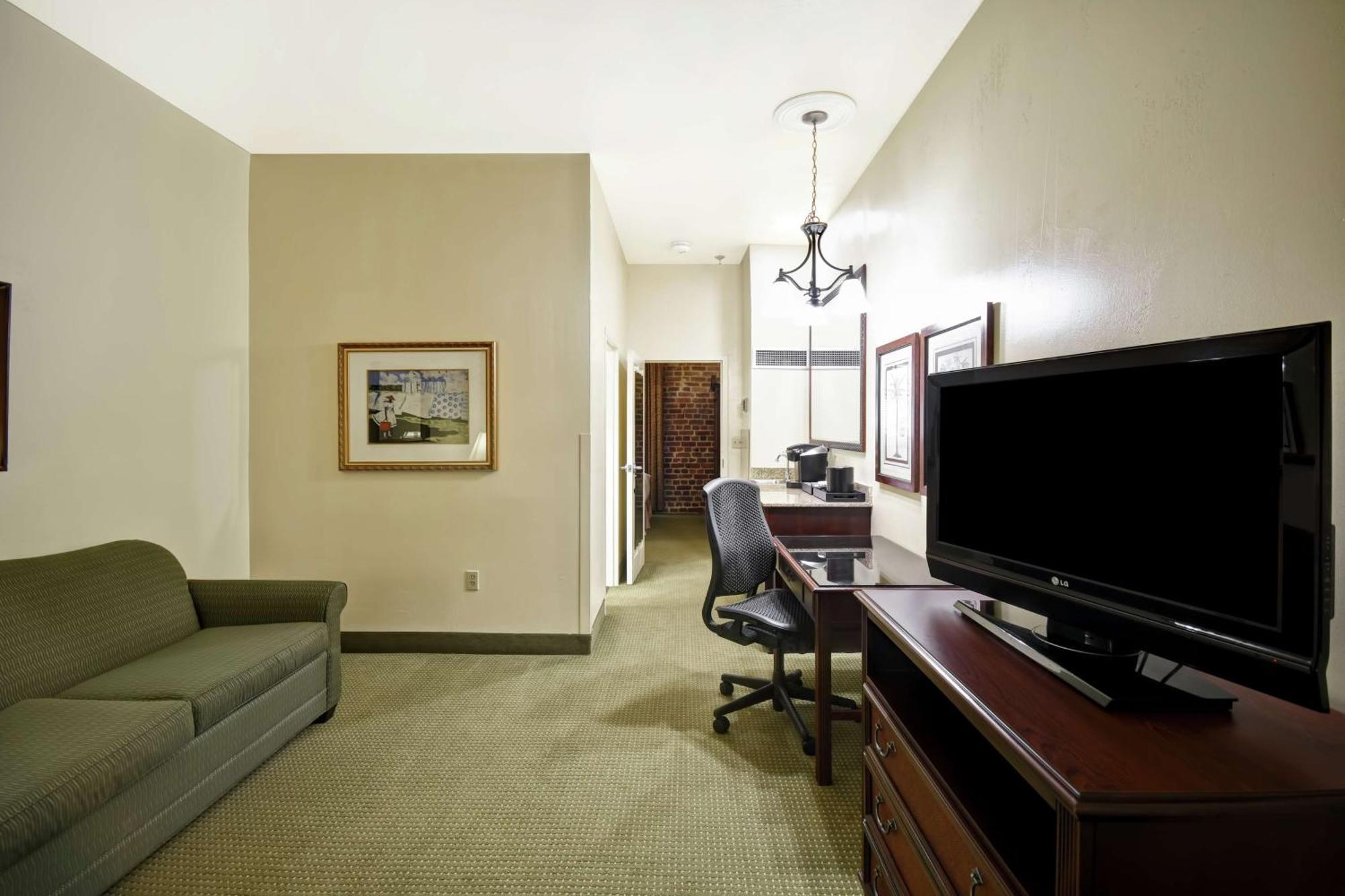 Embassy Suites Charleston - Historic District Экстерьер фото