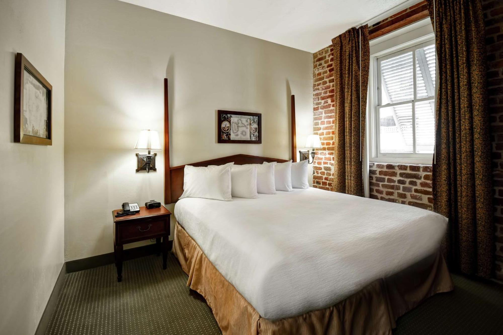 Embassy Suites Charleston - Historic District Экстерьер фото