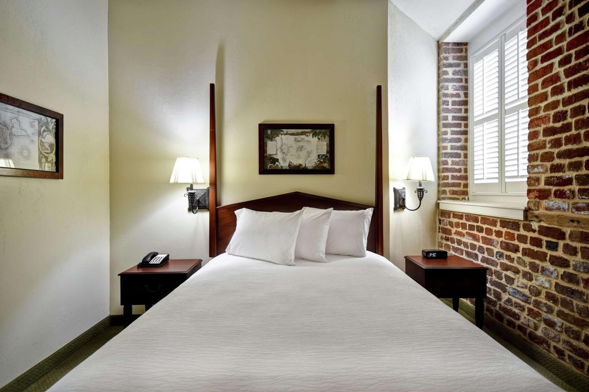 Embassy Suites Charleston - Historic District Экстерьер фото