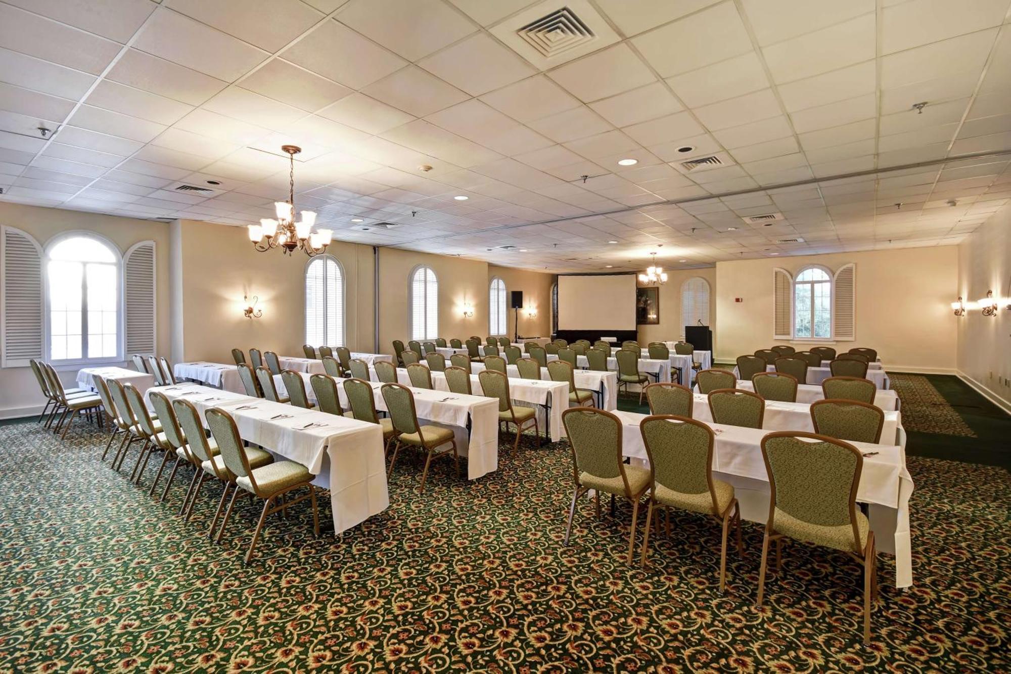 Embassy Suites Charleston - Historic District Экстерьер фото