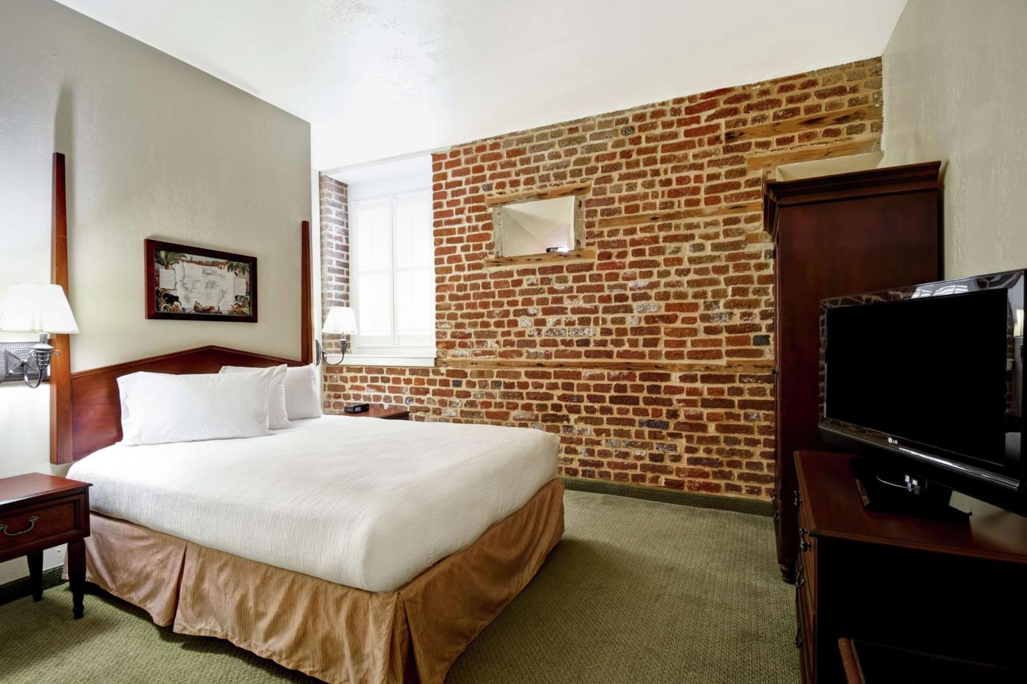 Embassy Suites Charleston - Historic District Экстерьер фото