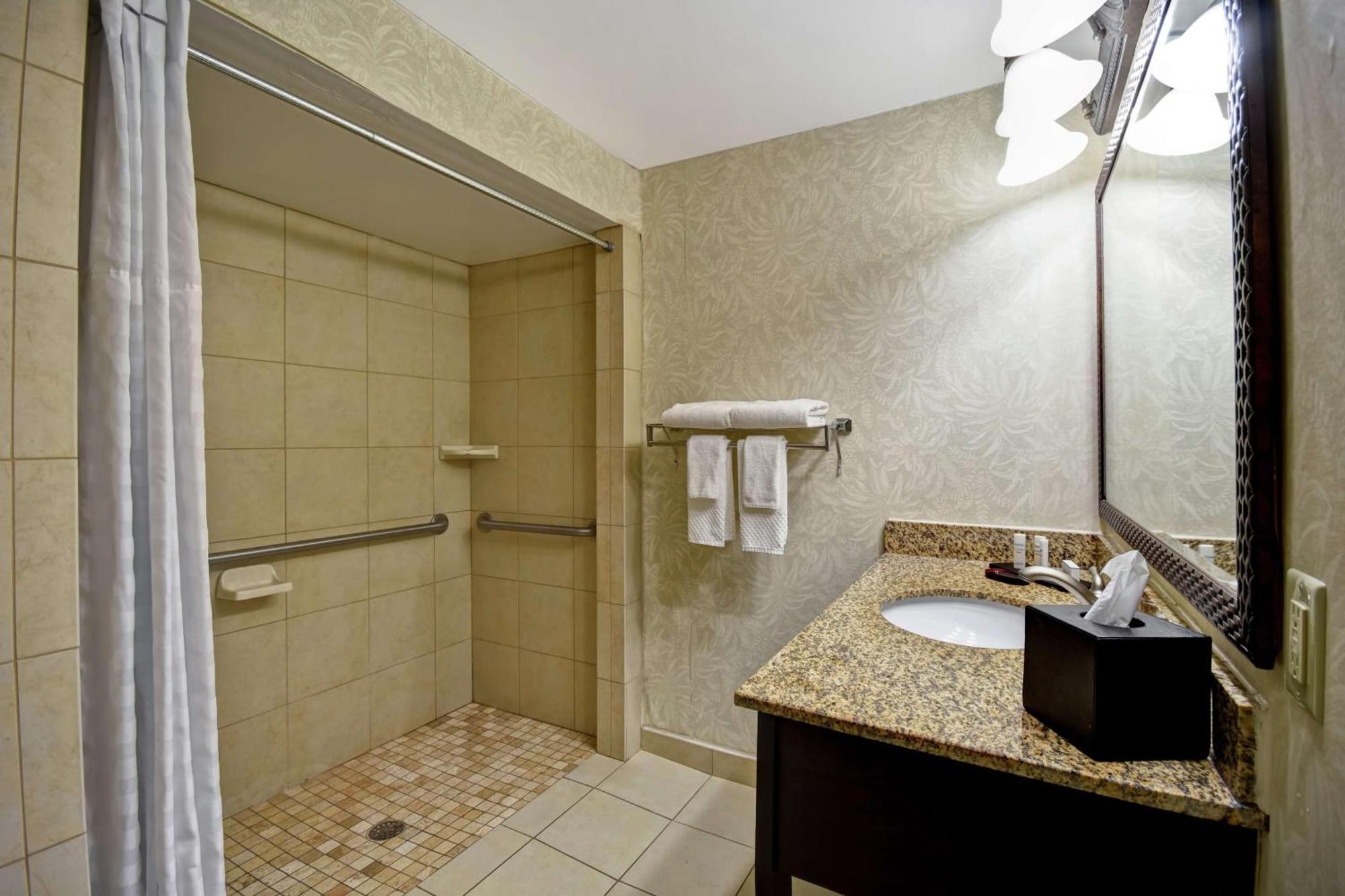 Embassy Suites Charleston - Historic District Экстерьер фото