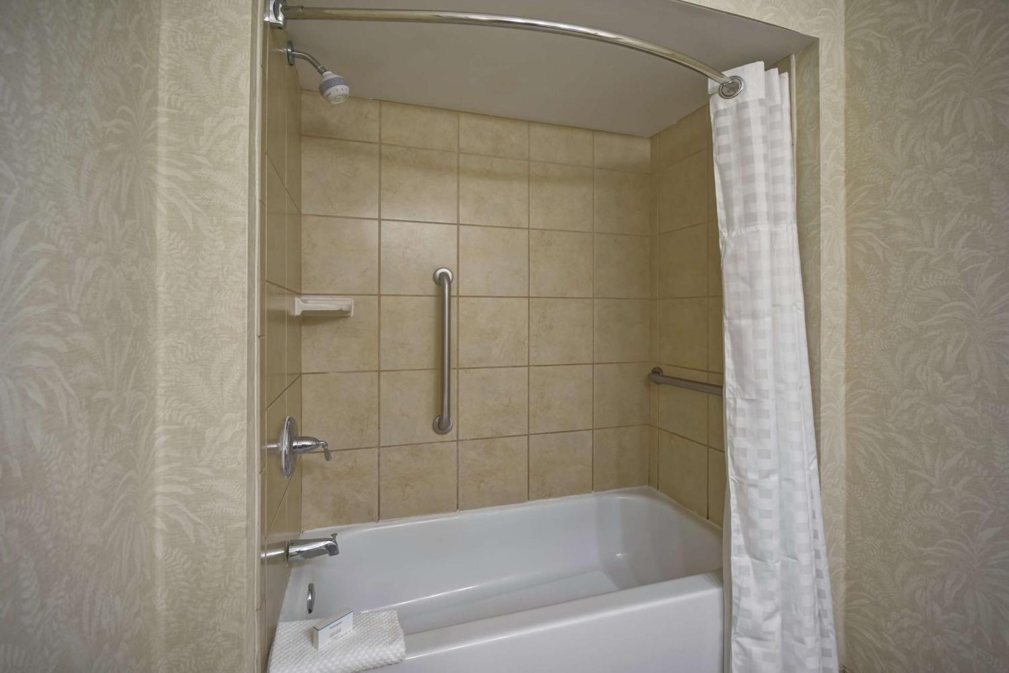 Embassy Suites Charleston - Historic District Экстерьер фото