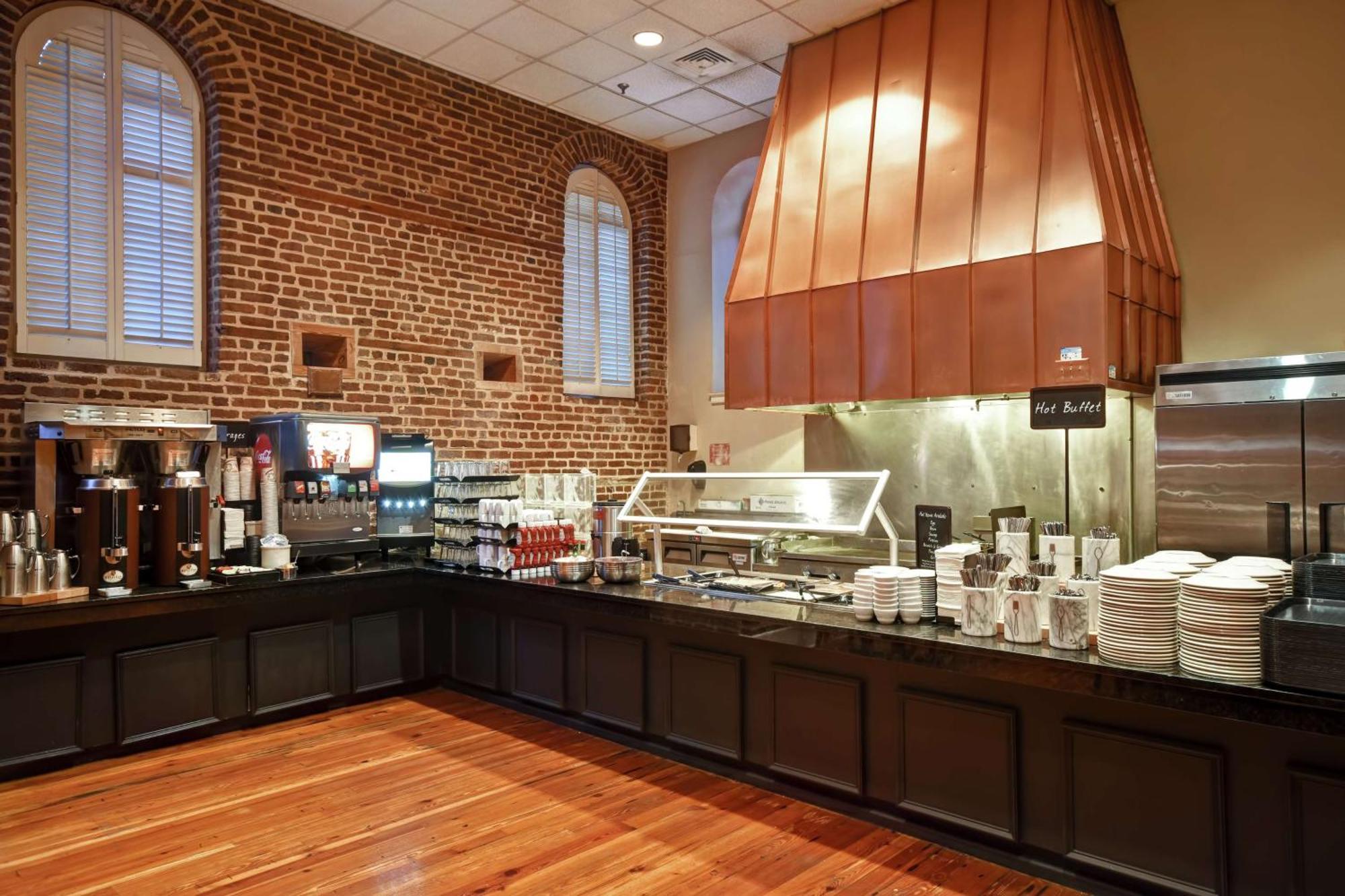Embassy Suites Charleston - Historic District Экстерьер фото