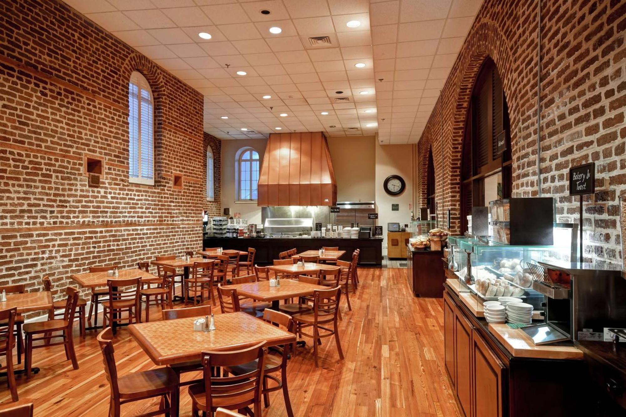 Embassy Suites Charleston - Historic District Экстерьер фото